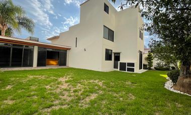 Casa en Renta en Fraccionamiento Puerta Paraíso Vía Atlixcayotl Angelópolis