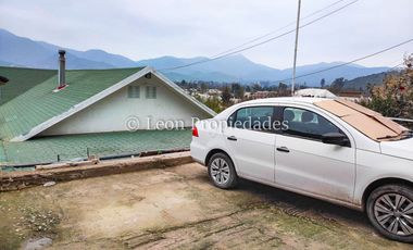 Leon Propiedades vende sitio con 4 casas, en Curacaví centro.