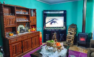 Leon Propiedades vende sitio con 4 casas, en Curacaví centro.