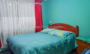 Leon Propiedades vende sitio con 4 casas, en Curacaví centro.