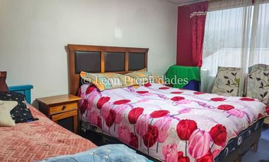 Leon Propiedades vende sitio con 4 casas, en Curacaví centro.