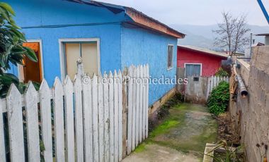 Leon Propiedades vende sitio con 4 casas, en Curacaví centro.