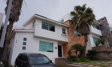 CASA EN RENTA LOMAS VERDES 6A SECCION CON  DOBLE SEGURIDAD Y KIOSKO CON JARDIN.