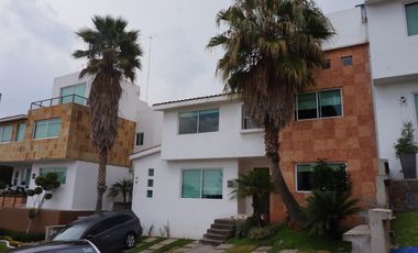 CASA EN RENTA LOMAS VERDES 6A SECCION CON  DOBLE SEGURIDAD Y KIOSKO CON JARDIN.