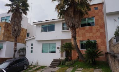 CASA EN RENTA LOMAS VERDES 6A SECCION CON  DOBLE SEGURIDAD Y KIOSKO CON JARDIN.