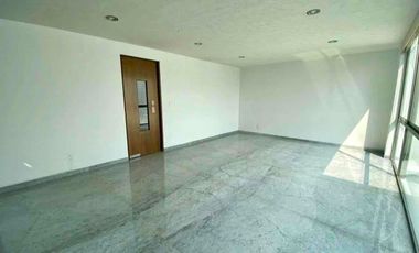 Casa moderna en RENTA dentro de fraccionamiento con vigilancia