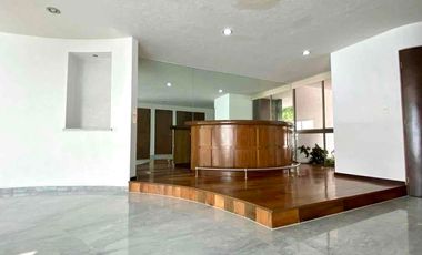 Casa moderna en RENTA dentro de fraccionamiento con vigilancia