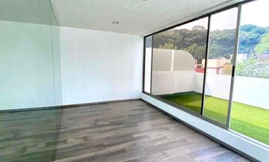Casa moderna en RENTA dentro de fraccionamiento con vigilancia