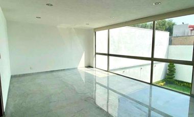 Casa moderna en RENTA dentro de fraccionamiento con vigilancia