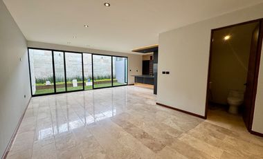 VENTA DE CASA DE 3 PLANTAS EN SAN ANGEL 5