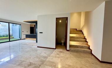 VENTA DE CASA DE 3 PLANTAS EN SAN ANGEL 5