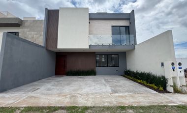 VENTA DE CASA DE 3 PLANTAS EN SAN ANGEL 5