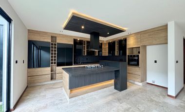 VENTA DE CASA DE 3 PLANTAS EN SAN ANGEL 5