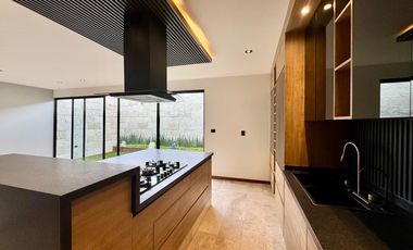 VENTA DE CASA DE 3 PLANTAS EN SAN ANGEL 5
