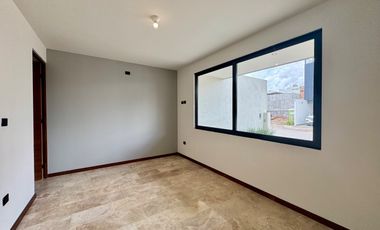 VENTA DE CASA DE 3 PLANTAS EN SAN ANGEL 5