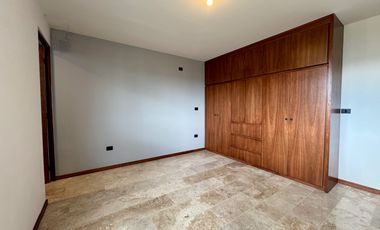 VENTA DE CASA DE 3 PLANTAS EN SAN ANGEL 5