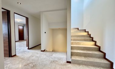 VENTA DE CASA DE 3 PLANTAS EN SAN ANGEL 5