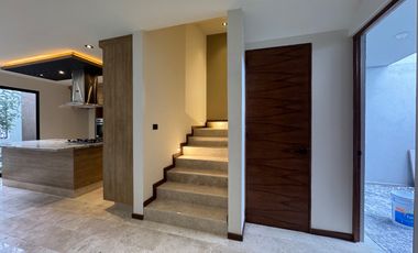 VENTA DE CASA EQUIPADA EN SAN ANGEL 5 CON RECAMARA EN PLANTA BAJA