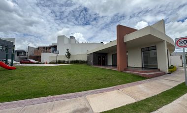 VENTA DE CASA EQUIPADA EN SAN ANGEL 5 CON RECAMARA EN PLANTA BAJA