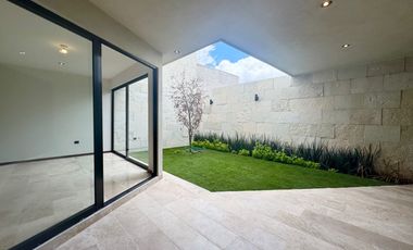 Venta de casa en San Ángel, cuatro con tres niveles, excelentes acabados