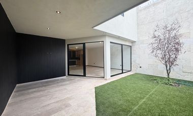 Venta de casa en San Ángel, cuatro con tres niveles, excelentes acabados