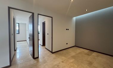 Venta de casa en San Ángel, cuatro con tres niveles, excelentes acabados