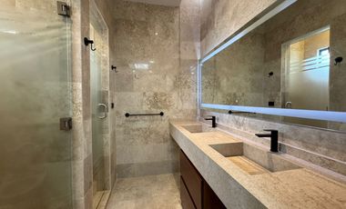 Venta de casa en San Ángel, cuatro con tres niveles, excelentes acabados