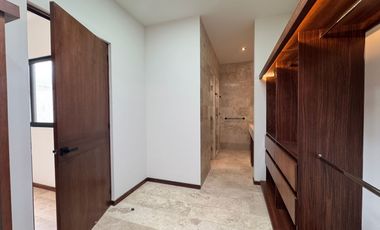 Venta de casa en San Ángel, cuatro con tres niveles, excelentes acabados