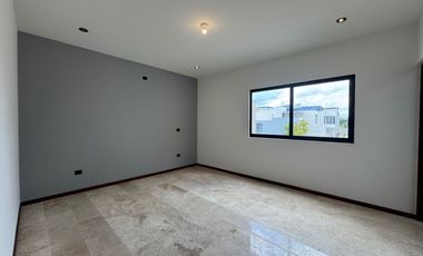 Venta de casa en San Ángel, cuatro con tres niveles, excelentes acabados