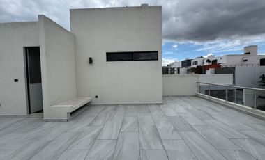 Venta de casa en San Ángel, cuatro con tres niveles, excelentes acabados