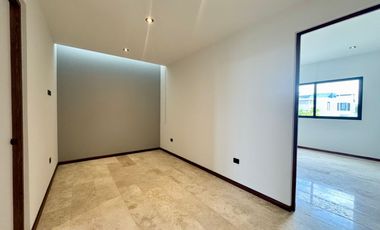 Venta de casa en San Ángel, cuatro con tres niveles, excelentes acabados