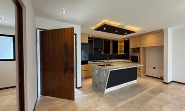 Venta de casa en San Ángel, cuatro con tres niveles, excelentes acabados