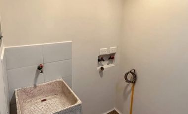 HERMOSO DEPARTAMENTO CON EXLENETE UBICACION CERCA DE ANGELOPOLIS