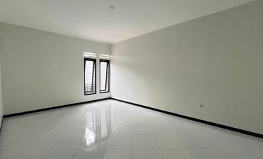 RUMAH CIWARUGA GEGERKALONG DEKAT POLBAN, ECO PESANTREN, SETIABUDI DAN TOL PASTEUR.