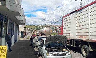 Local muy buena ubicación cerca a Centros comerciales en Renta 65 mtts.Valor en Renta $ 350. Negociable