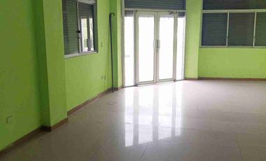 Local muy buena ubicación cerca a Centros comerciales en Renta 65 mtts.Valor en Renta $ 350. Negociable