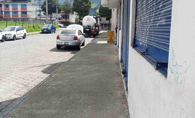 Local muy buena ubicación cerca a Centros comerciales en Renta 65 mtts.Valor en Renta $ 350. Negociable