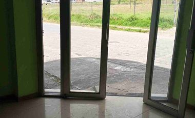 Local muy buena ubicación cerca a Centros comerciales en Renta 65 mtts.Valor en Renta $ 350. Negociable
