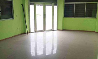 Local muy buena ubicación cerca a Centros comerciales en Renta 65 mtts.Valor en Renta $ 350. Negociable