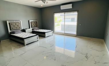 Casa en Venta, Remate, Estricta Seguridad, Zona Exclusiva, Boulevard Rodrigo Gómez, Linares Nuevo León