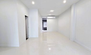 Brand New! Corner Unit at Project Entrance – Nordic Style Townhome, Never Lived In! Townhome for Sale at *Assawin Village In-Chan*, Samut Songkhram