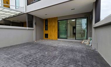 Brand New! Corner Unit at Project Entrance – Nordic Style Townhome, Never Lived In! Townhome for Sale at *Assawin Village In-Chan*, Samut Songkhram