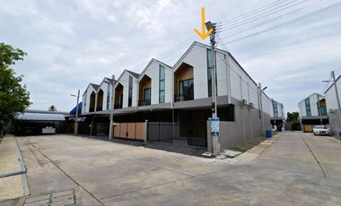 Brand New! Corner Unit at Project Entrance – Nordic Style Townhome, Never Lived In! Townhome for Sale at *Assawin Village In-Chan*, Samut Songkhram