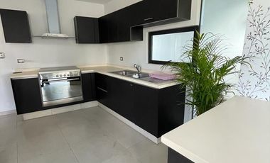 CASA DE RENTA EN LOMAS DE ANGELOPOLIS