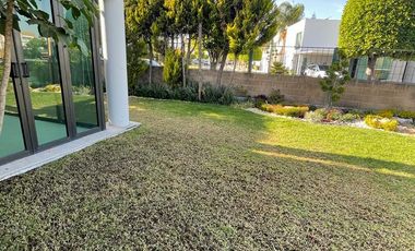 CASA DE RENTA EN LOMAS DE ANGELOPOLIS