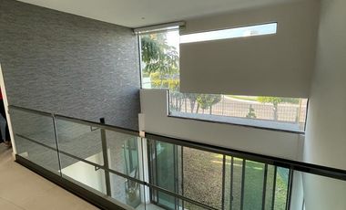 CASA DE RENTA EN LOMAS DE ANGELOPOLIS