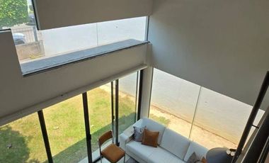 CASA DE RENTA EN LOMAS DE ANGELOPOLIS