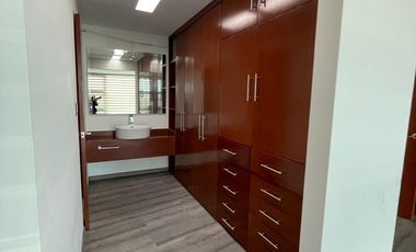 CASA DE RENTA EN LOMAS DE ANGELOPOLIS