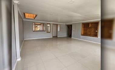 Se vende amplia, cómoda y hermosa casa de dos pisos, comuna La Calera.