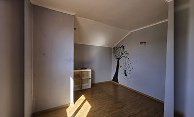 Se vende amplia, cómoda y hermosa casa de dos pisos, comuna La Calera.